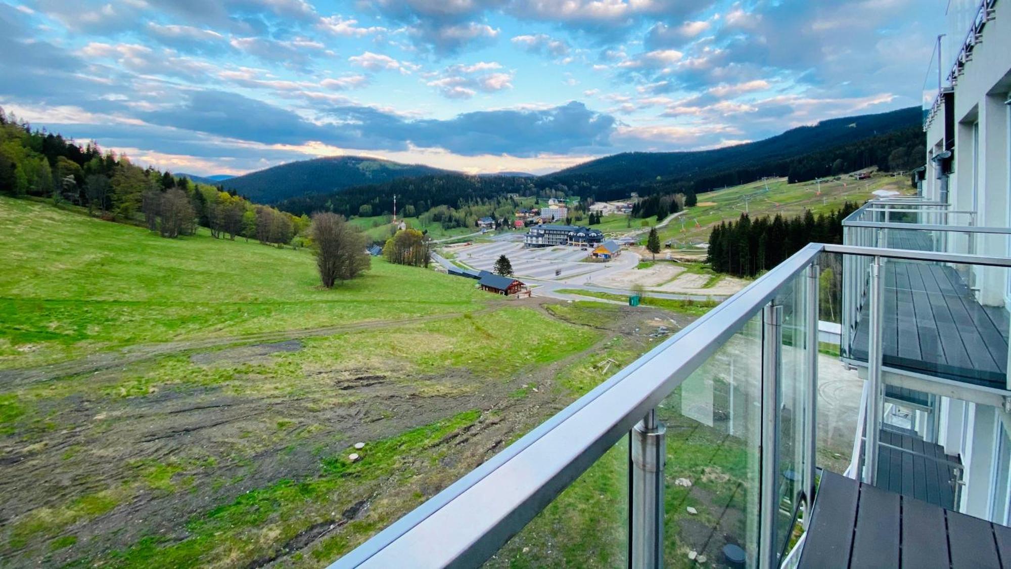 Panorama - Czarna Gora Resort By Sun & Snow Z Basenem I Sniadaniem Sienna  Exterior photo